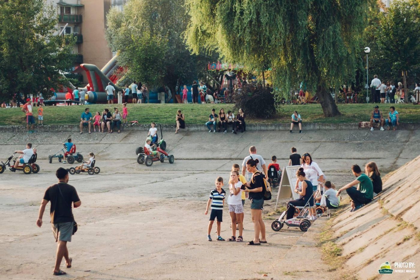 Skate park-ul din bazin, în Parcul UFO